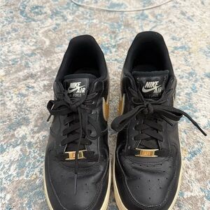W7.5 Nike Air Force 1 Low Metallic Swoosh Black (Women's)